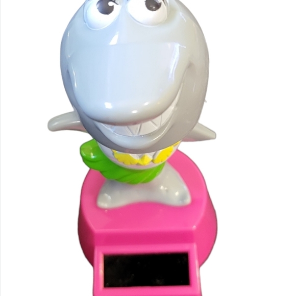 5-Solar Powered Dancing Bobblehead Girl Shark & 1 more solar toy-TOTAL *6 - Picture 3 of 16